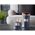 WoodWick Indigo Suede - Modrá semišová vonná sviečka s dreveným knôtom a skleneným viečkom stredná 275 g