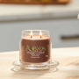Yankee Candle Praline & Birch - Sviečka s vôňou praliniek a brezy Signature medium glass 2 knôty 368 g