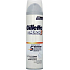 Gillette SkinGuard Sensitive upokojujúce pena na holenie pre mužov 250 ml