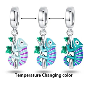 Prívesok zo striebra 925 Thermo - Chameleón na vetvičke meniaci farbu, prívesok na náramok, zviera
