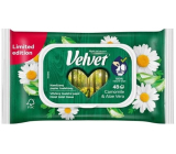 Velvet Harmanček & Aloe Vera vlhčený toaletný papier 42 kusov