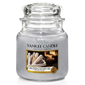 Yankee Candle Crackling Wood Fire - Praskajúce oheň v krbe vonná sviečka Classic strednej sklo 411 g