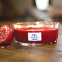Woodwick Pomegranate - Granátové jablko vonná sviečka s dreveným širokým knôtom a viečkom sklo loď 453 g