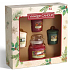 Yankee Candle Magical Christmas Morning Unwrap The Magic - Rozbaľte kúzlo vonná sviečka Classic malá sklo 104 g + Singing Carols - Spievanie kolied + Holiday Hearth - Sviatočné krb + Surprise Snowfall - Snehové prekvapenie vonná sviečka votívny 3 x 49 g, vianočné darčeková sada