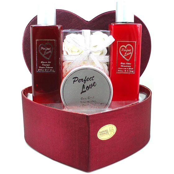 Raphael Rosalee Cosmetics Srdce Perfect Love sprchový gél 260 ml + telové mlieko 260 ml + peeling 150 ml + mydlo 6 x 4 g + krabička, kozmetická sada