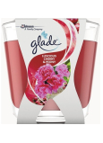 Glade Luscious Cherry & Peony s vôňou čerešne a pivónie vonná sviečka v skle, doba horenia až 30 hodín 70 g