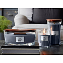 WoodWick Indigo Suede - Modrá semišová vonná sviečka s dreveným knôtom a skleneným viečkom 453 g