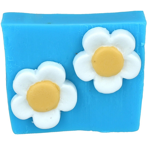 Bomb Cosmetics Daisy Roots prírodné glycerínové mydlo 100 g
