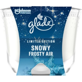 Glade Maxi Snowy Frosty Air s vôňou eukalyptu a cédrového dreva vonná veľká sviečka v skle, doba horenia až 52 hodín 224 g