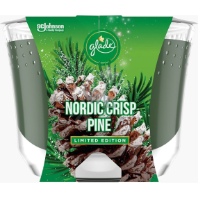 Glade by Brise Nordic Crisp Pine s vôňou borovice, borievky a imelo vonná veľká sviečka v skle, doba horenia až 52 hodín 224 g