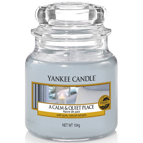 Yankee Candle A Calm & Quiet Place - Pokojné a tiché miesto vonná sviečka Classic malá sklo 104 g