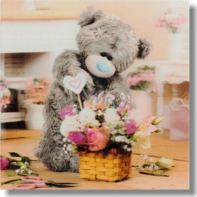 Me to You Blahoželania do obálky 3D Medveď aranžuje kytičku 15,5 x 15,5 cm