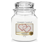 Yankee Candle Snow In Love - Zamilovaný sneh vonná sviečka Classic strednej sklo 411 g