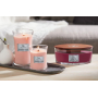 WoodWick Pressed Blooms & Patchouli vonná sviečka s dreveným knôtom a skleneným viečkom malá 85 g