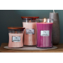 WoodWick Pressed Blooms & Patchouli vonná sviečka s dreveným knôtom a skleneným viečkom malá 85 g