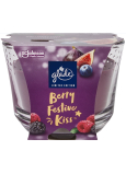 Glade Berry Festive Kiss vonná svíčka ve skle, doba hoření až 50 hodin 204 g