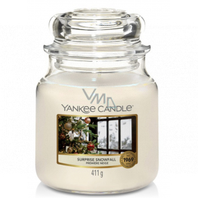 Yankee Candle Surprise Snowfall - Snehové prekvapenie vonná sviečka Classic strednej sklo 411 g