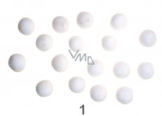 Biele bambuľky 2,5 cm 18 kusov vo vrecku