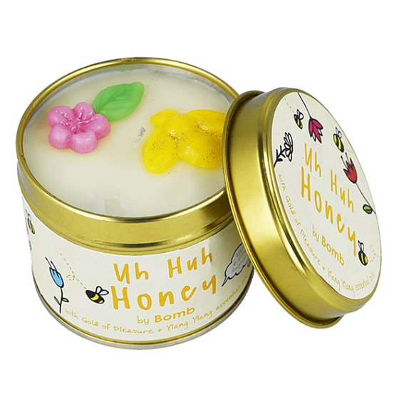 Bomb Cosmetics Med - Uh Huh Honey Vonná prírodná, ručne vyrobená sviečka v plechovej dóze horí až 35 hodín