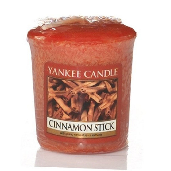 Yankee Candle Cinnamon Stick - Škoricová tyčinka vonná sviečka votívna 49 g