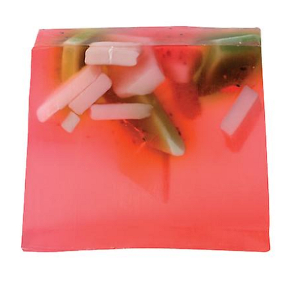 Bomb Cosmetics Jahodová pláň - Strawberry Fields Prírodné glycerínové mydlo 1 kg blok