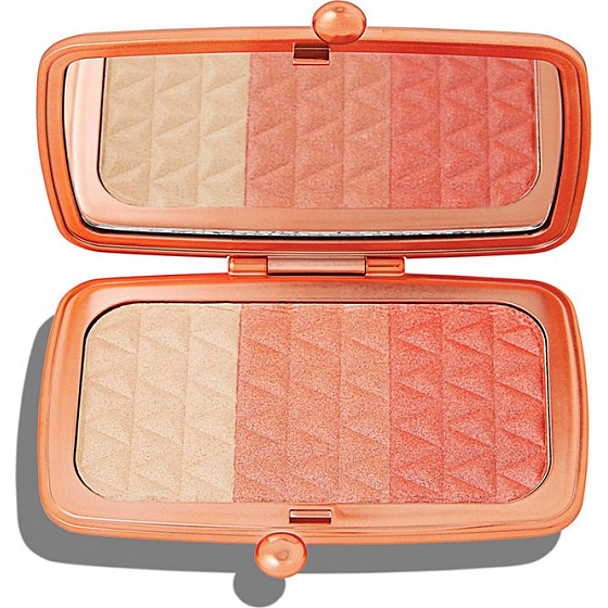 Makeup Revolution Renaissance Illuminate paletka rozjasňovač Radiant in Rose 14 g
