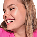 Essence Baby Got Glow rozjasňujúca tyčinka 10 Golden Aura 5,5 g