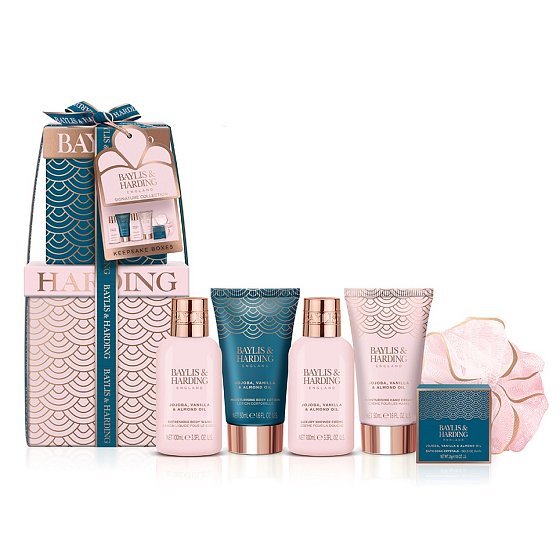 Baylis & Harding Jojobový, vanilkový a mandľový olej, prací gél 100 ml + sprchový krém 100 ml + telové mlieko 50 ml + krém na ruky 50 ml + soľ do kúpeľa 25 g + umývacia hubka, kozmetická sada pre ženy