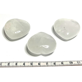 Krištáľ Hmatka, liečivý drahokam v tvare srdca prírodný kameň 4 cm 1 kus, kamenné kamene