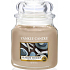 Yankee Candle Seaside Woods - Prímorské dreva vonná sviečka Classic strednej sklo 411 g