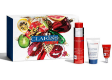 Clarins Men Energizing Essentials energizujúci gél na tvár 50 ml + čistiaci penivý gél 30 ml + energizujúci očný gél-krém proti známkam únavy 3 ml + kozmetická taška, kozmetická sada pre mužov