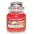 Yankee Candle Christmas Memories - Vianočné spomienky vonná sviečka Classic malá sklo 104 g