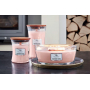 WoodWick Pressed Blooms & Patchouli vonná sviečka s dreveným knôtom a skleneným viečkom malá 85 g