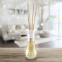 Air Wick Reed Diffuser Essential Oils Warm Amber Rose - Vôňa jantárové ruže vonné tyčinky osviežovač vzduchu 30 ml