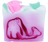 Bomb Cosmetics Kiss from a Rose - prírodné glycerínové mydlo Kiss from a Rose 100 g