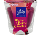 Sviečka Glade Merry Berry Cheers s vôňou vareného vína a lesných plodov v skle, doba horenia až 38 hodín 129 g