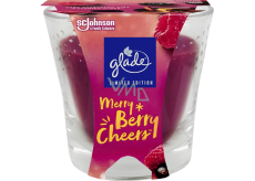 Sviečka Glade Merry Berry Cheers s vôňou vareného vína a lesných plodov v skle, doba horenia až 38 hodín 129 g