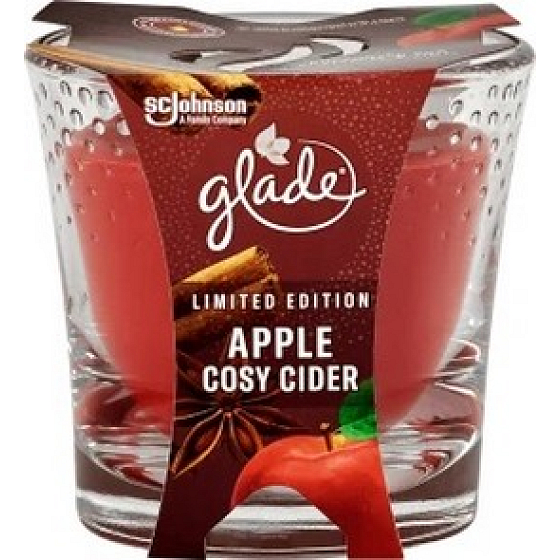 Glade Apple Cosy Cider s vôňou horúceho jablčného cideru a voňavé škorice vonná sviečka v skle, doba horenia až 38 hodín 129 g