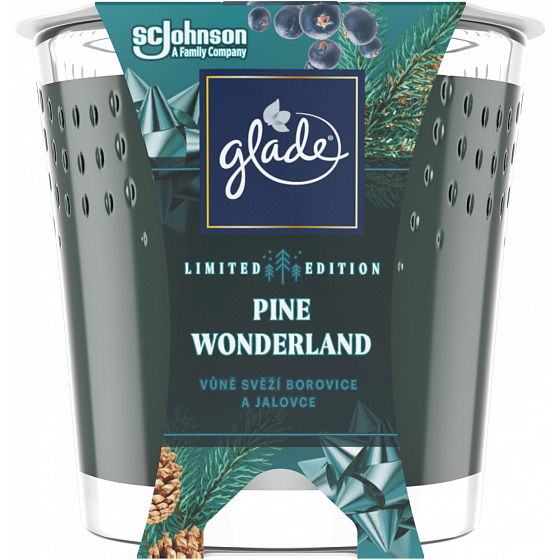 Sviečka Glade Pine Wonderland s vôňou borovice a borievky v skle, doba horenia až 38 hodín 129 g