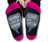 Nekupto Rodinné darčeky s humorom Ponožky Nevinná a milá len vyzerám. Hlavne keď odpočívam, veľkosť 39-42