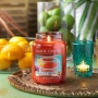 Yankee Candle Passion Fruit Martini - Tropický kokteil s Martini vonná sviečka Classic veľká sklo 623 g