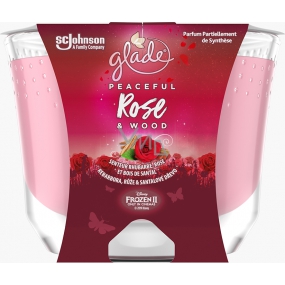 Glade Maxi Peaceful Rose & Wood s vôňou rebarbory, ruže a santalového dreva vonná sviečka v skle, doba horenia až 52 hodín 224 g