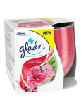 Glade by Brise Zvodná pivonka a Višňa vonná sviečka v skle, doba horenia až 30 hodín 120 g