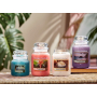 Yankee Candle Beach Escape - Únik na pláž vonná sviečka Classic stredné sklo 411 g