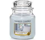 Yankee Candle A Calm & Quiet Place - Pokojné a tiché miesto vonná sviečka Classic strednej sklo 411 g